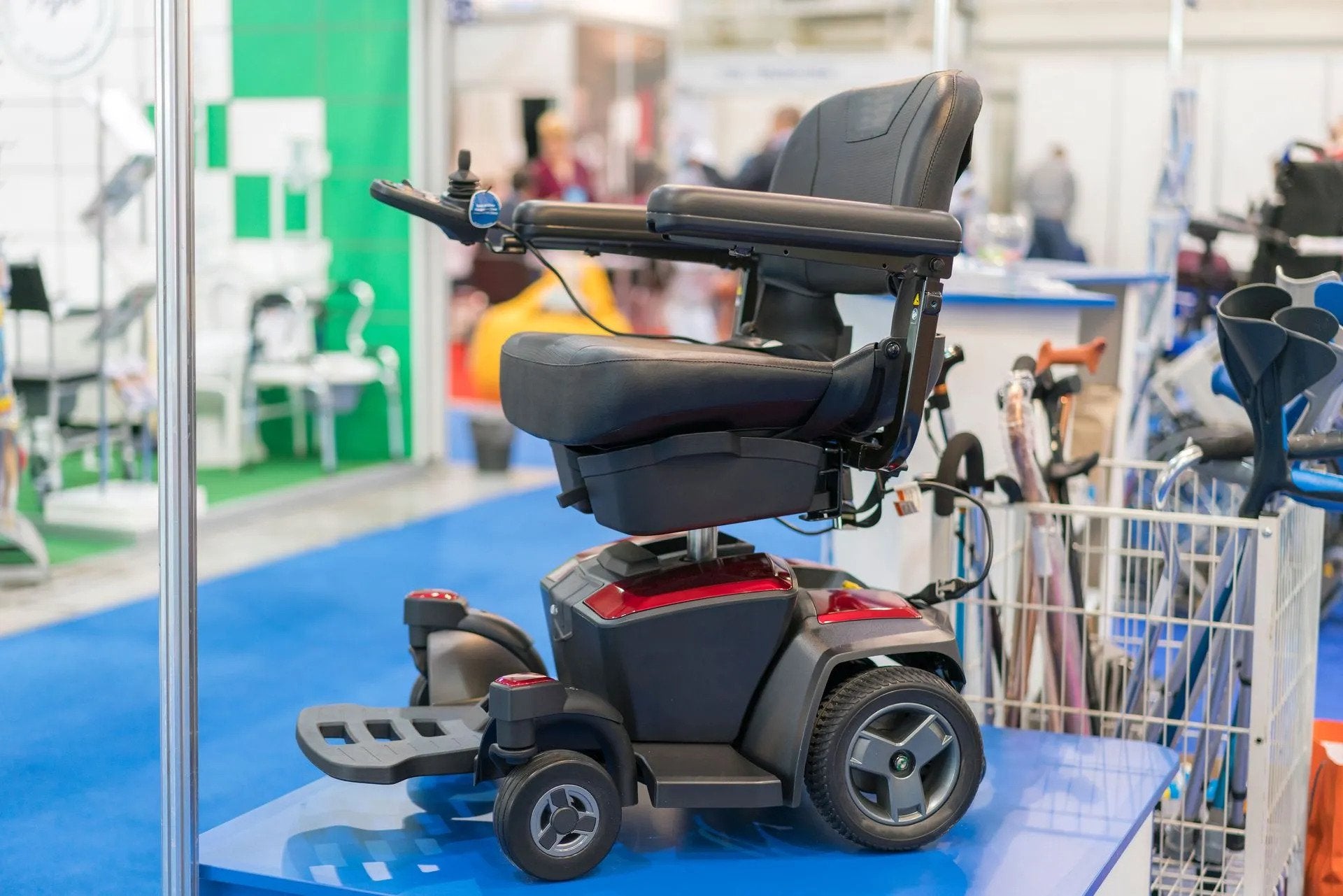 5 Differences Between Power Wheelchairs and Power Mobility Scooters